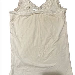 White top ,no rips ,no fades.